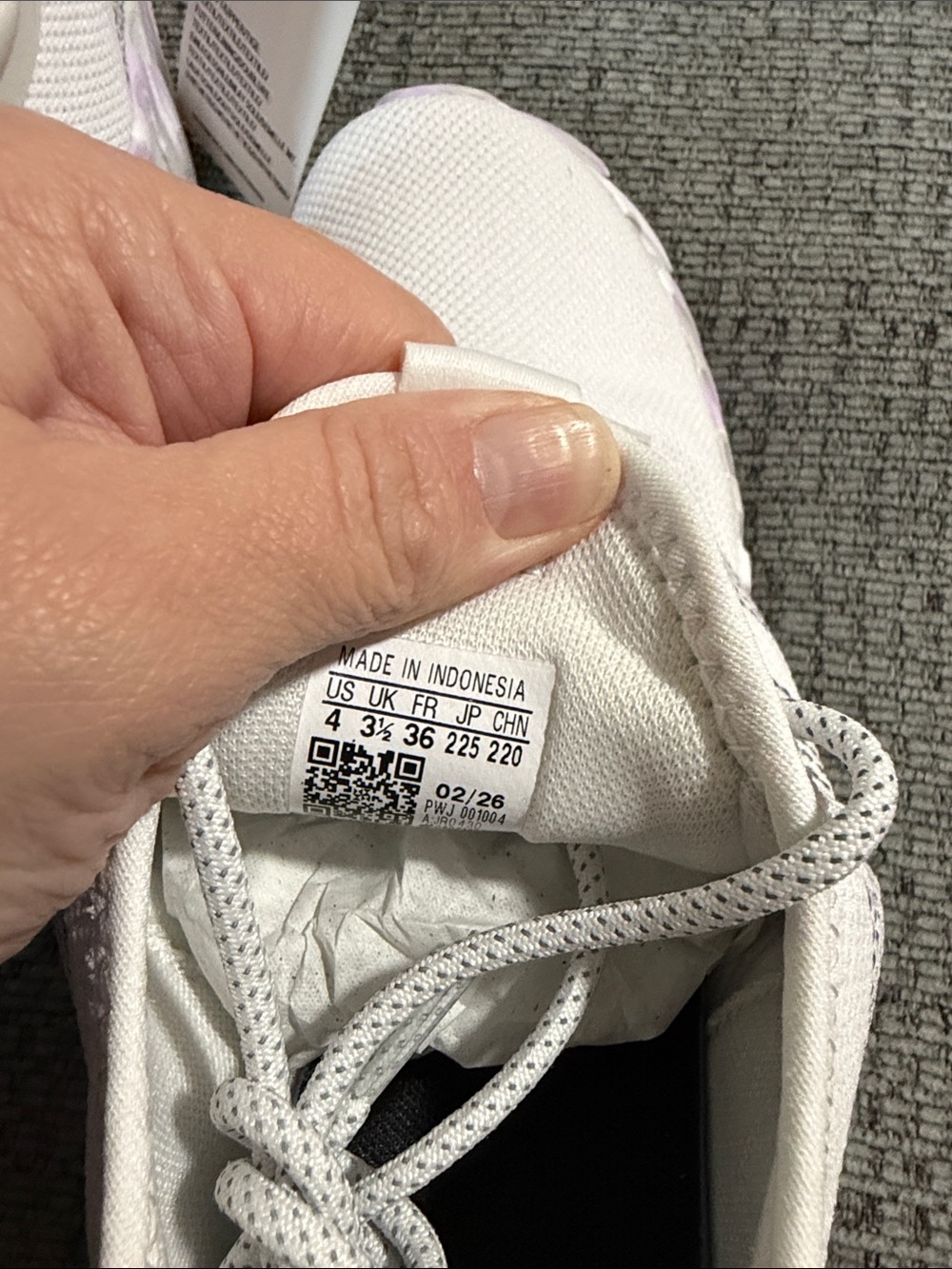 Adidas Kids White and Light Purple Sneakers Size 4 - Picture 4 of 7
